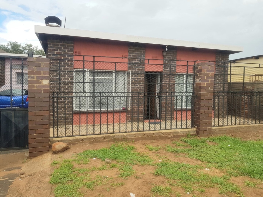 4 Bedroom Property for Sale in Mofolo Gauteng