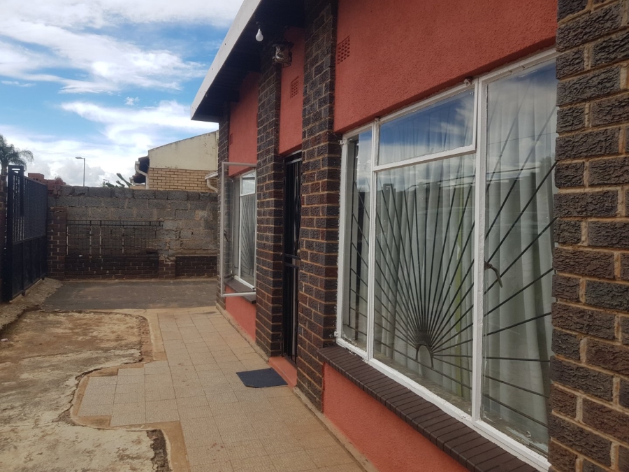 4 Bedroom Property for Sale in Mofolo Gauteng