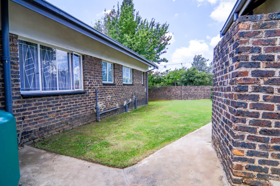 5 Bedroom Property for Sale in The Reeds Gauteng