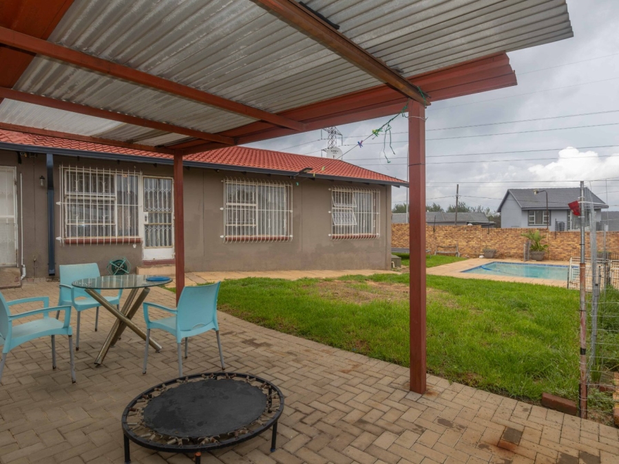 3 Bedroom Property for Sale in Isandovale Gauteng