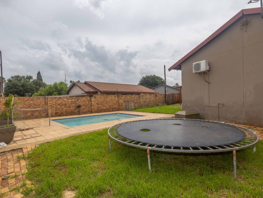 3 Bedroom Property for Sale in Isandovale Gauteng