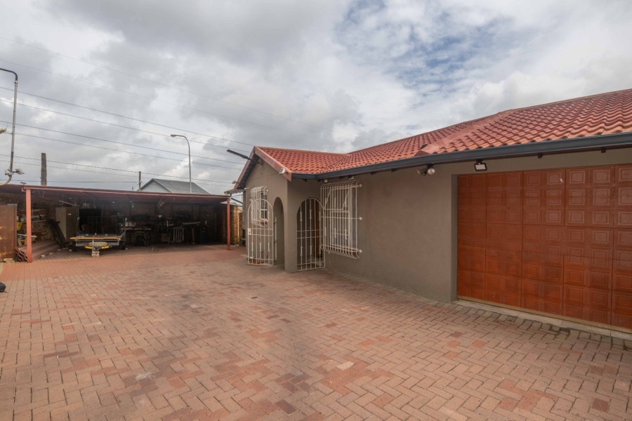 3 Bedroom Property for Sale in Isandovale Gauteng