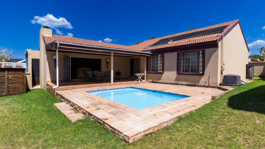 3 Bedroom Property for Sale in Thatchfield Estate Gauteng