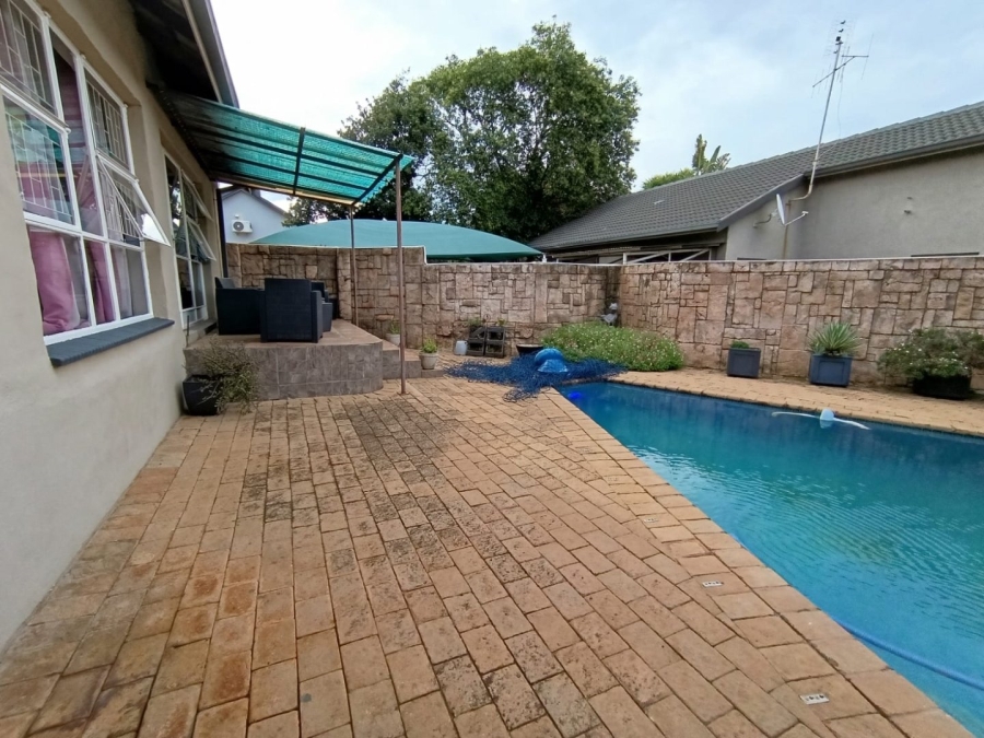 To Let 4 Bedroom Property for Rent in Eldoraigne Gauteng