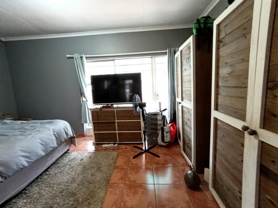 To Let 4 Bedroom Property for Rent in Eldoraigne Gauteng