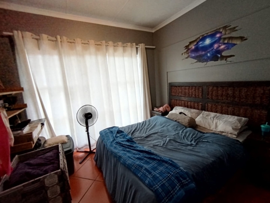 To Let 4 Bedroom Property for Rent in Eldoraigne Gauteng