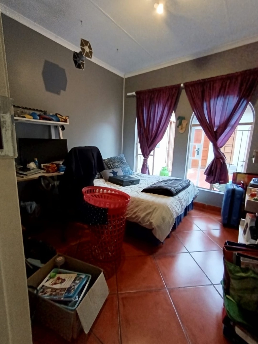 To Let 4 Bedroom Property for Rent in Eldoraigne Gauteng