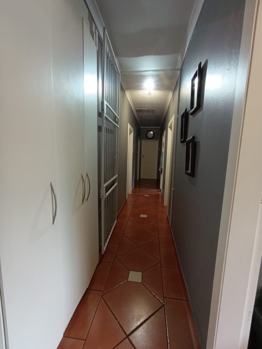 To Let 4 Bedroom Property for Rent in Eldoraigne Gauteng