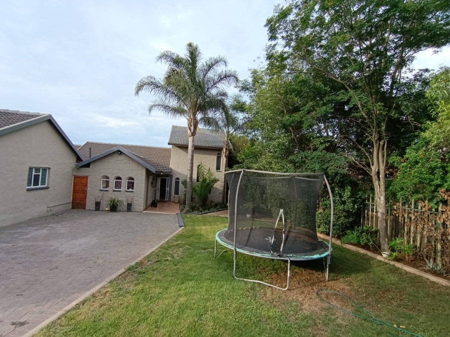 To Let 4 Bedroom Property for Rent in Eldoraigne Gauteng