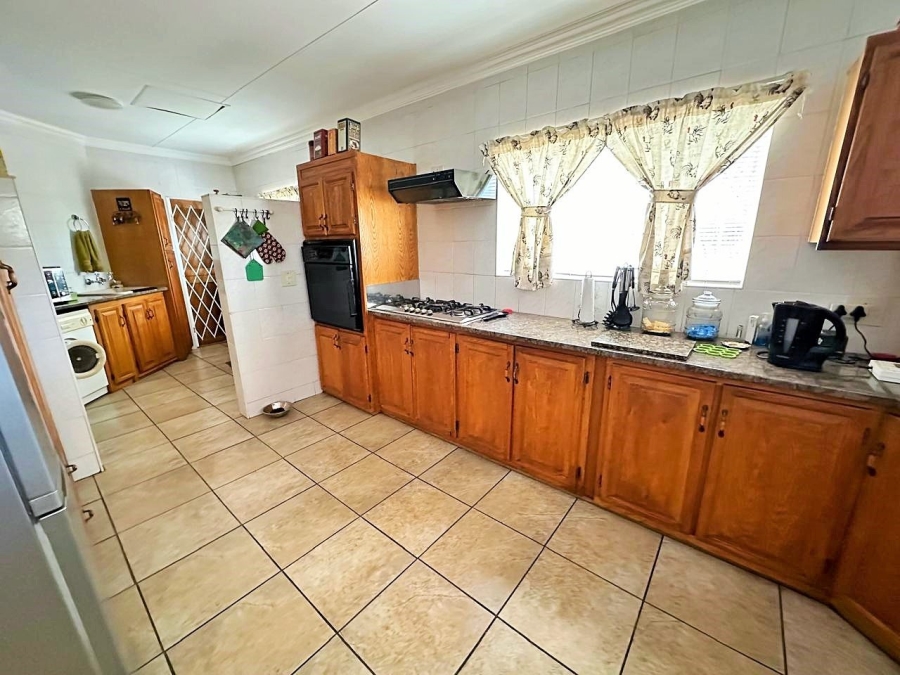 3 Bedroom Property for Sale in Die Hoewes Gauteng