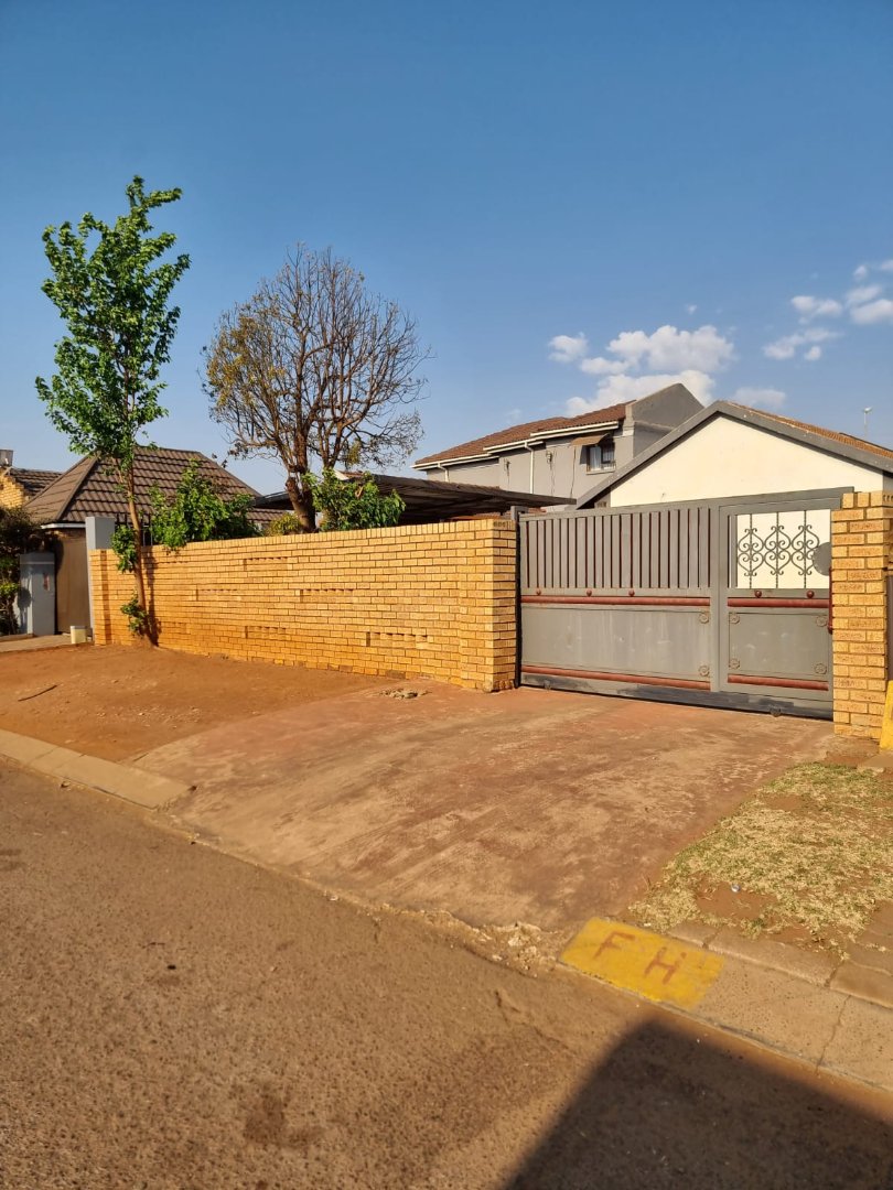 3 Bedroom Property for Sale in Dawn Park Gauteng