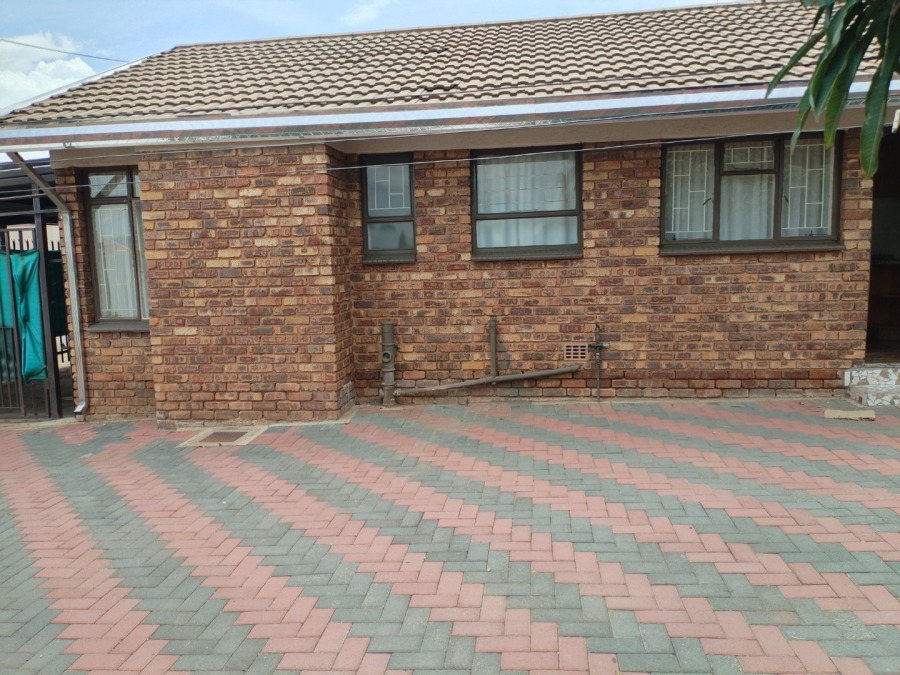 3 Bedroom Property for Sale in Soshanguve DD Gauteng