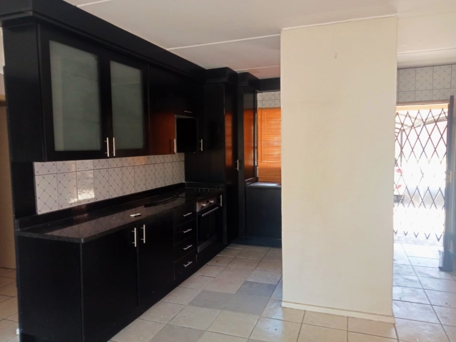 To Let 3 Bedroom Property for Rent in Vorna Valley Gauteng