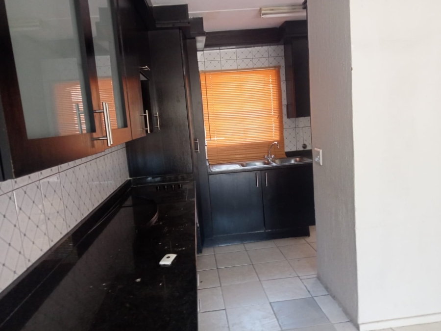 To Let 3 Bedroom Property for Rent in Vorna Valley Gauteng