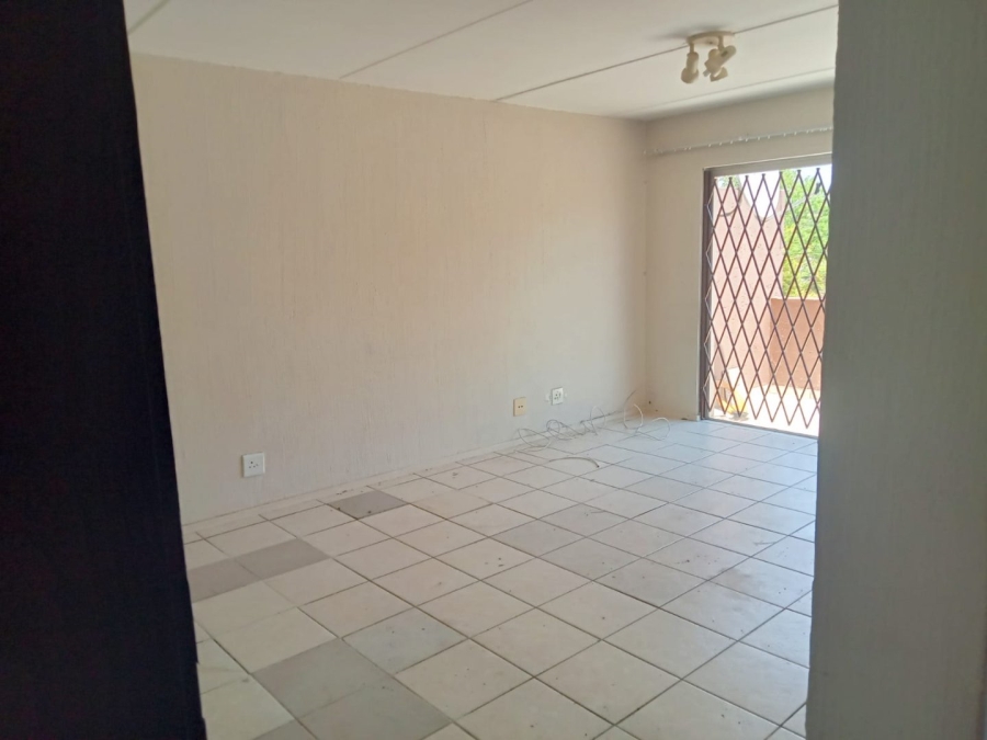 To Let 3 Bedroom Property for Rent in Vorna Valley Gauteng