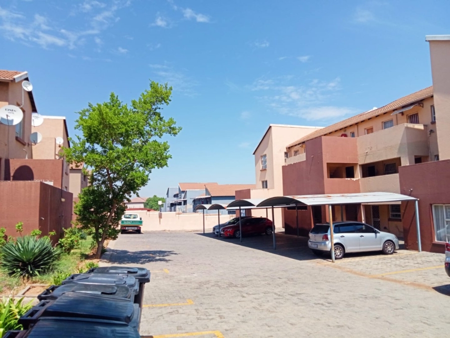 To Let 3 Bedroom Property for Rent in Vorna Valley Gauteng