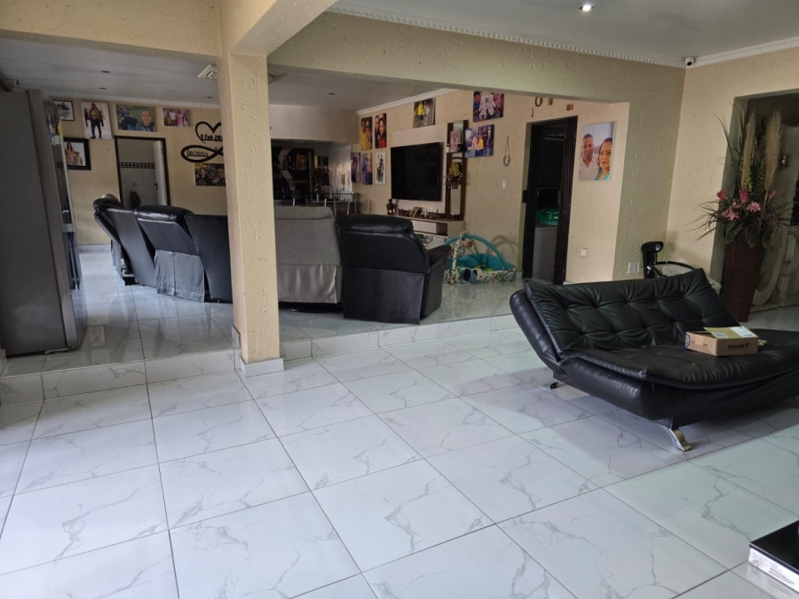 5 Bedroom Property for Sale in Beyers Park Gauteng