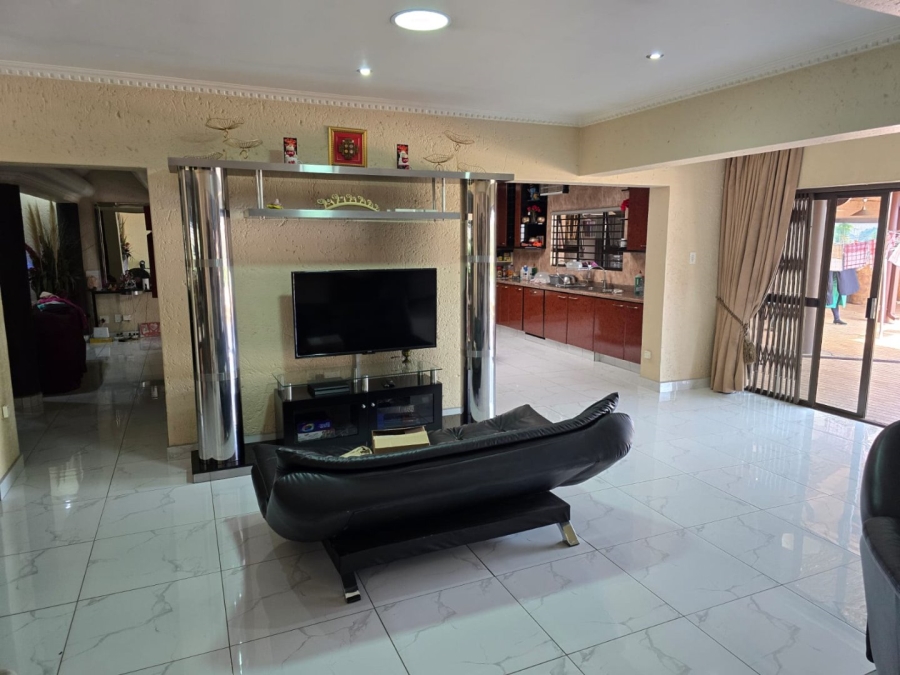 5 Bedroom Property for Sale in Beyers Park Gauteng