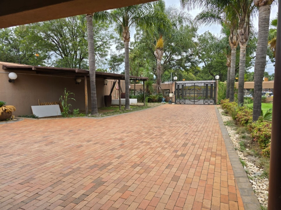 5 Bedroom Property for Sale in Beyers Park Gauteng