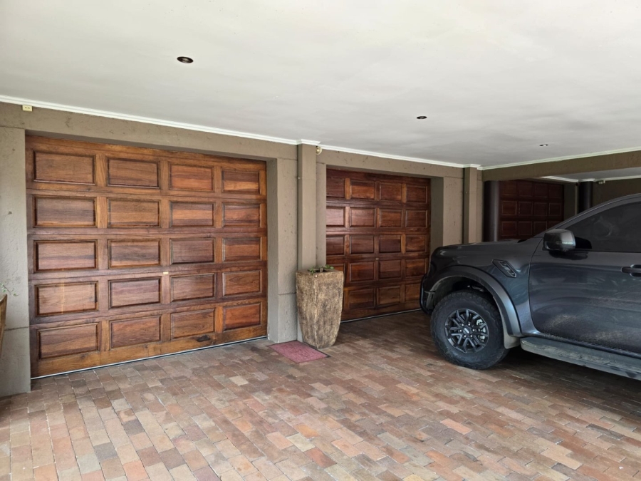 5 Bedroom Property for Sale in Beyers Park Gauteng