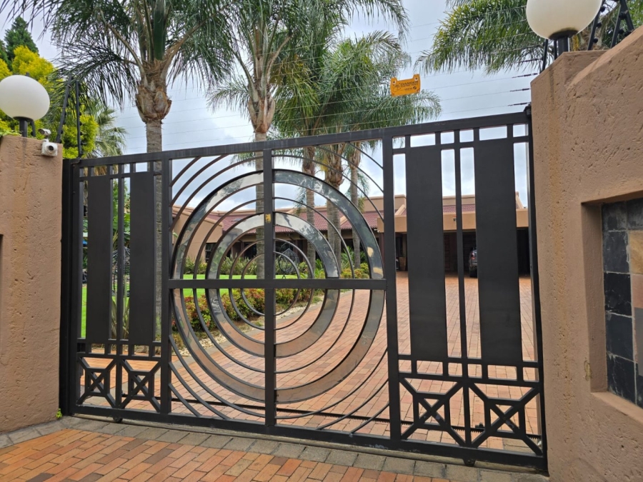 5 Bedroom Property for Sale in Beyers Park Gauteng