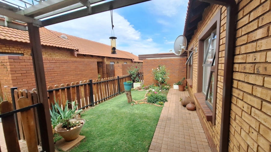 2 Bedroom Property for Sale in Willow Park Manor Gauteng