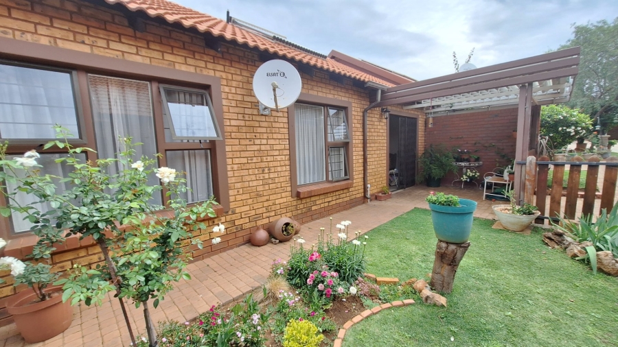 2 Bedroom Property for Sale in Willow Park Manor Gauteng