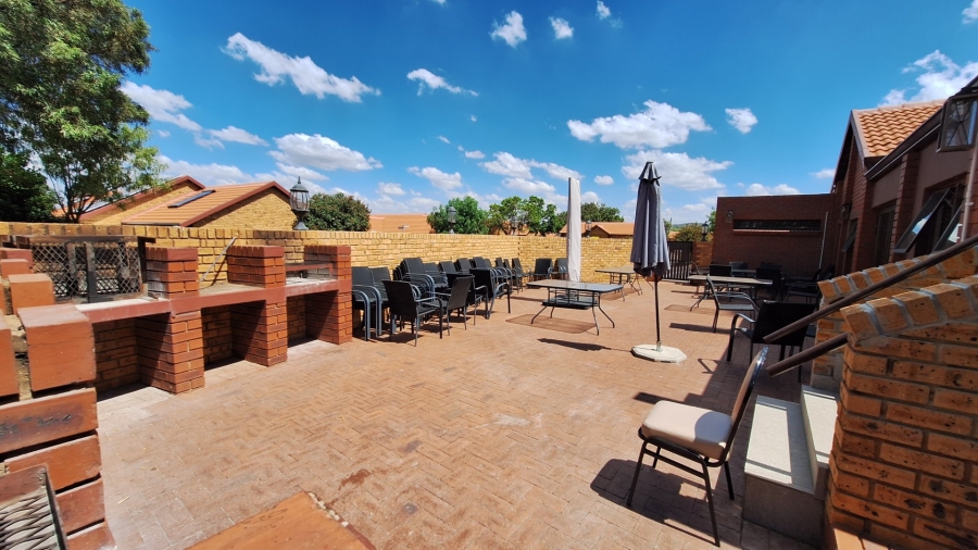 2 Bedroom Property for Sale in Willow Park Manor Gauteng