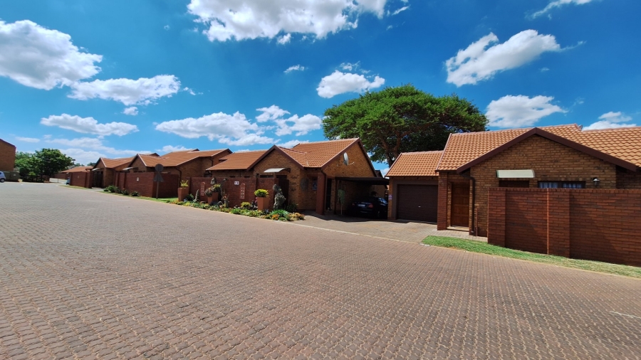 2 Bedroom Property for Sale in Willow Park Manor Gauteng