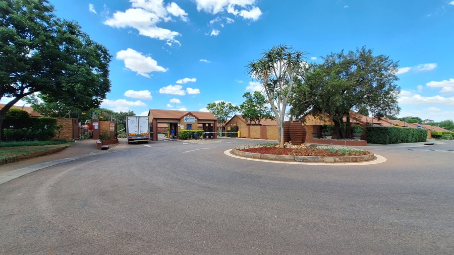 2 Bedroom Property for Sale in Willow Park Manor Gauteng