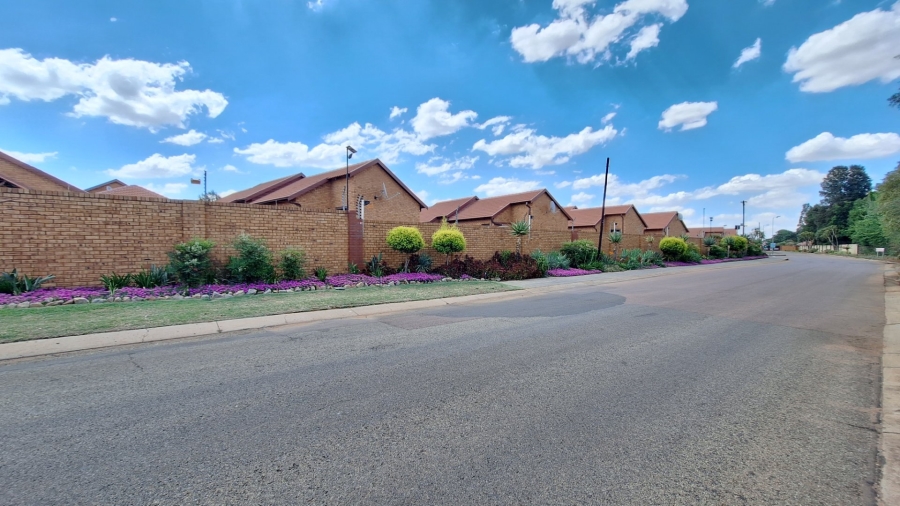 2 Bedroom Property for Sale in Willow Park Manor Gauteng