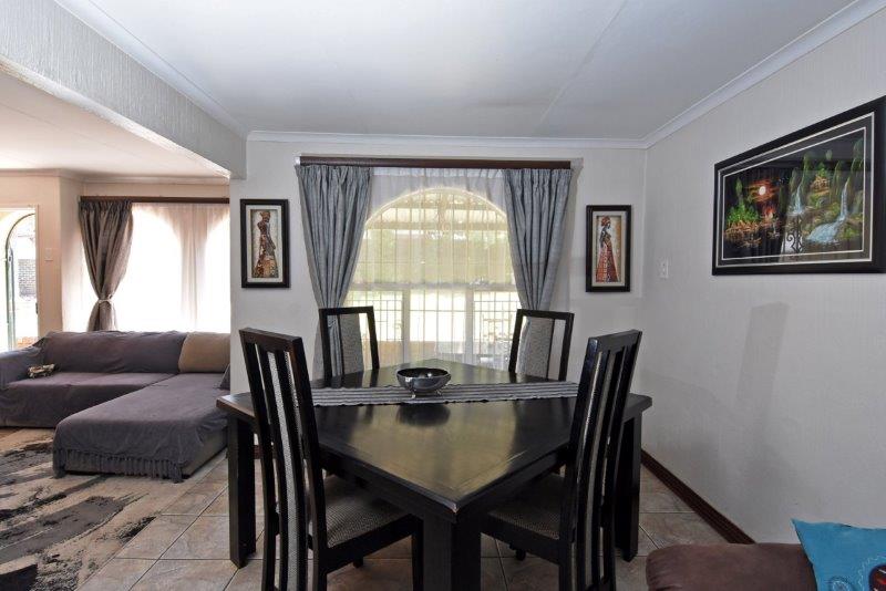 5 Bedroom Property for Sale in Wilgeheuwel Gauteng