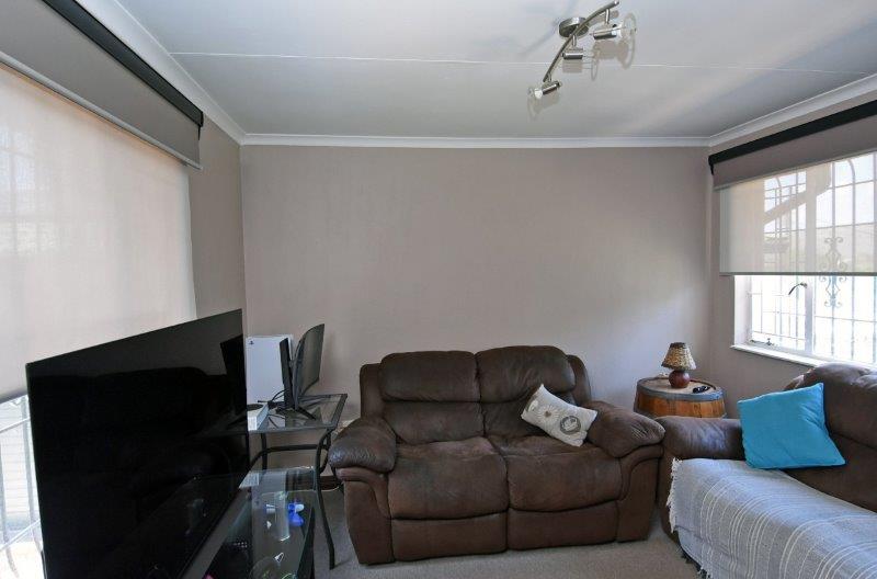 5 Bedroom Property for Sale in Wilgeheuwel Gauteng