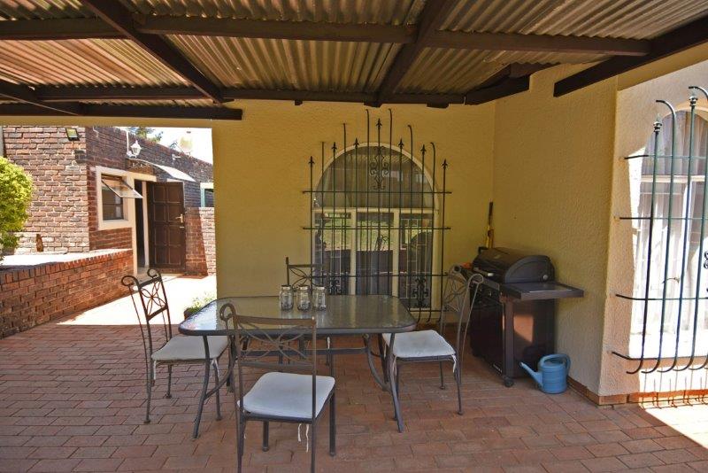 5 Bedroom Property for Sale in Wilgeheuwel Gauteng