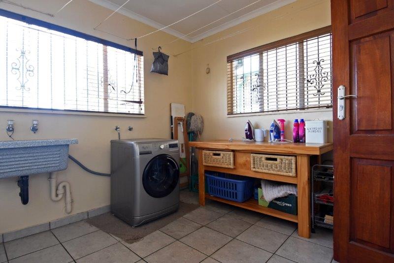 5 Bedroom Property for Sale in Wilgeheuwel Gauteng