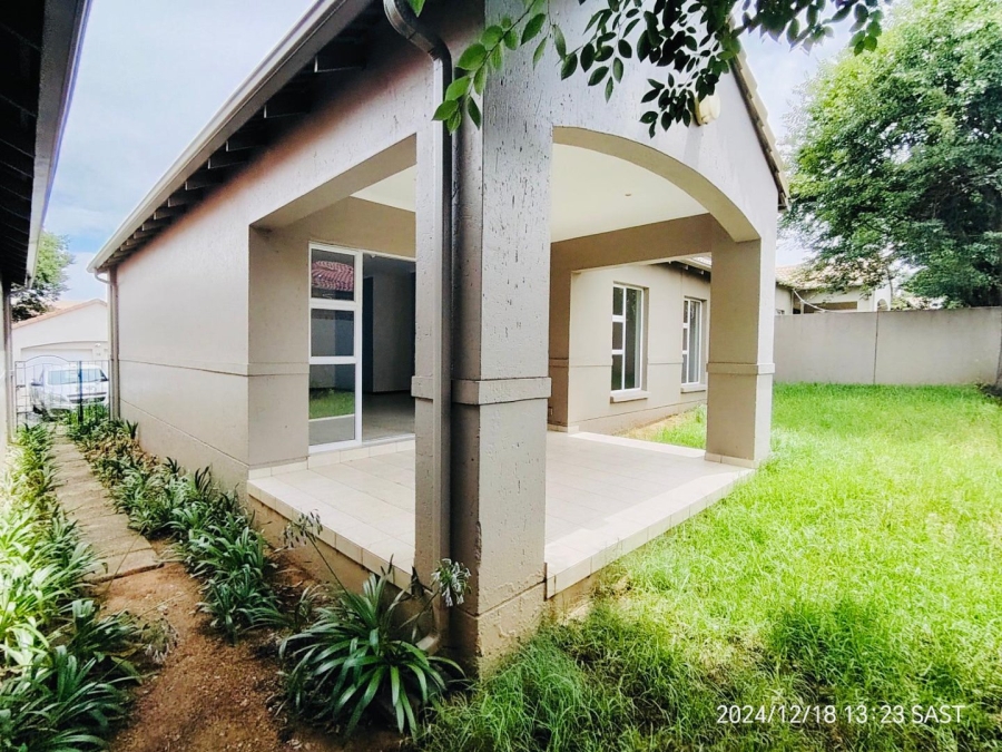 To Let 3 Bedroom Property for Rent in Gallo Manor Gauteng