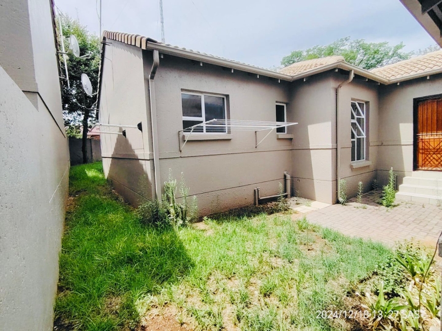 To Let 3 Bedroom Property for Rent in Gallo Manor Gauteng