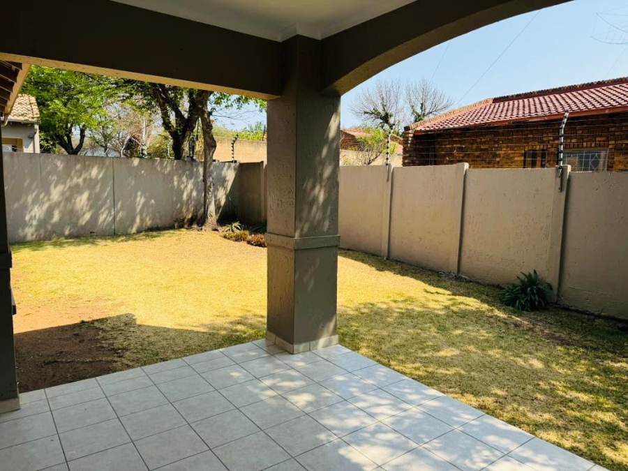 To Let 3 Bedroom Property for Rent in Gallo Manor Gauteng