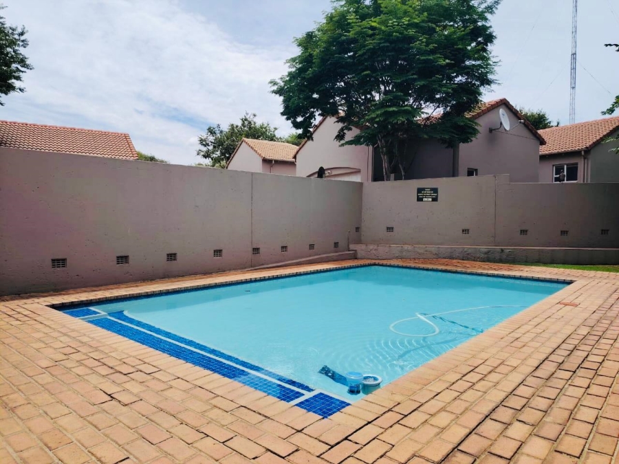 To Let 3 Bedroom Property for Rent in Gallo Manor Gauteng