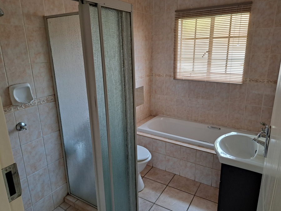 2 Bedroom Property for Sale in Doornpoort Gauteng