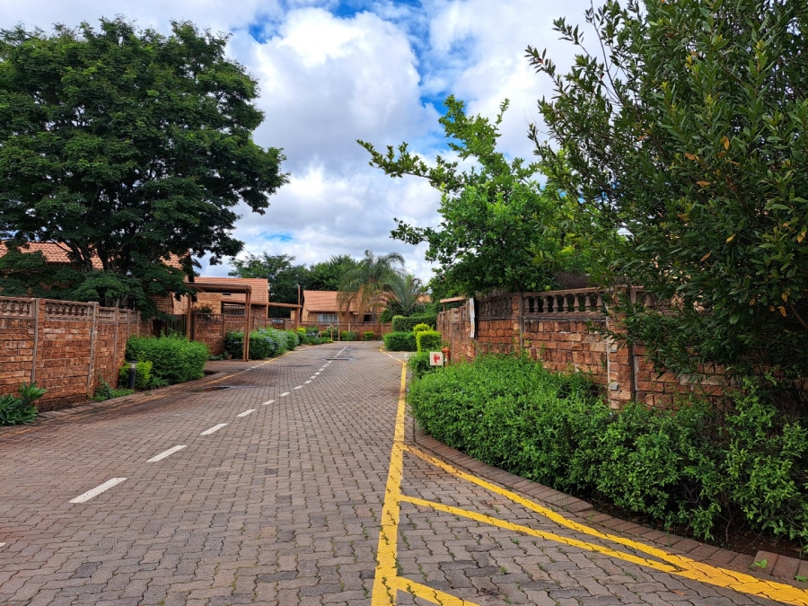 2 Bedroom Property for Sale in Doornpoort Gauteng