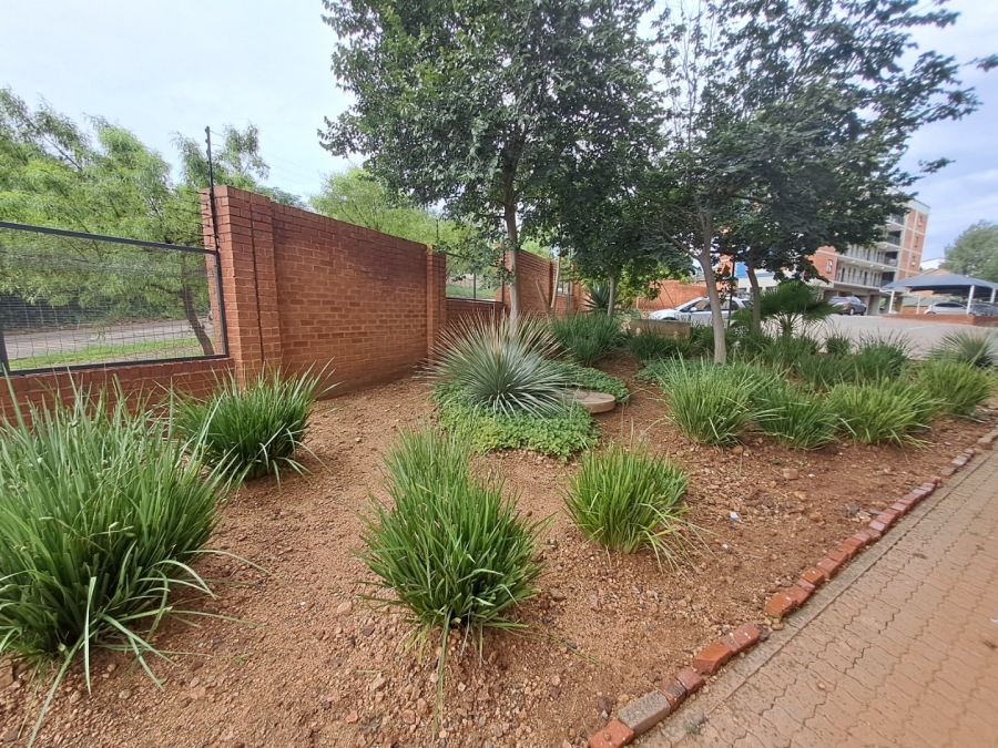 2 Bedroom Property for Sale in Die Hoewes Gauteng