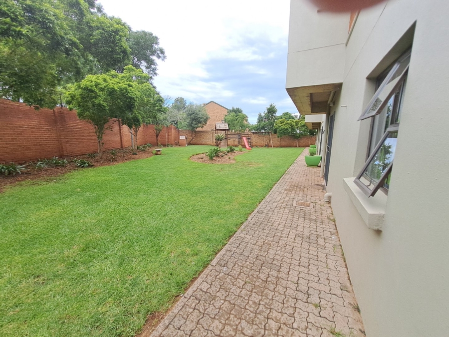 2 Bedroom Property for Sale in Die Hoewes Gauteng