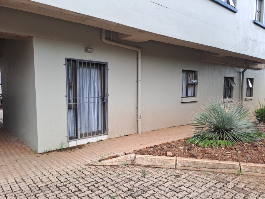 2 Bedroom Property for Sale in Die Hoewes Gauteng