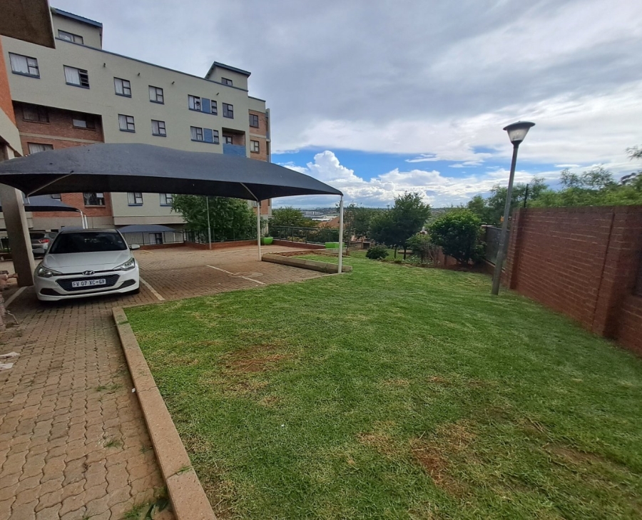 2 Bedroom Property for Sale in Die Hoewes Gauteng