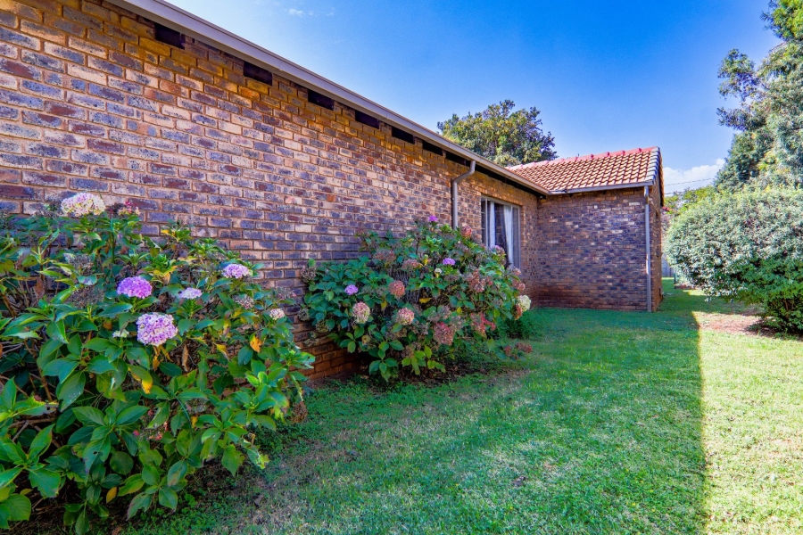 3 Bedroom Property for Sale in Rooihuiskraal North Gauteng