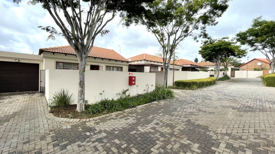 2 Bedroom Property for Sale in Moreleta Park Gauteng