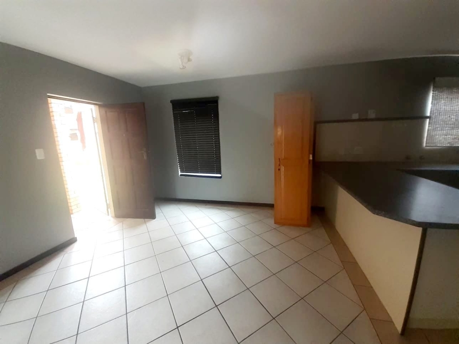 To Let 2 Bedroom Property for Rent in Monavoni Gauteng