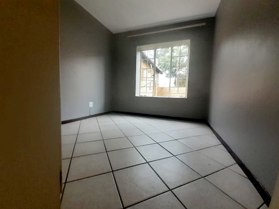 To Let 2 Bedroom Property for Rent in Monavoni Gauteng