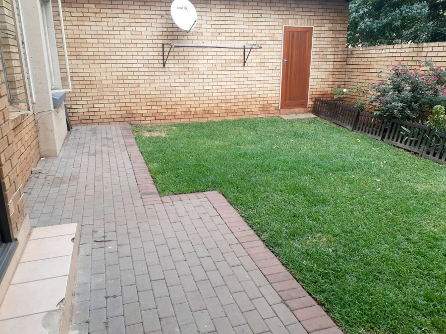 To Let 2 Bedroom Property for Rent in Monavoni Gauteng